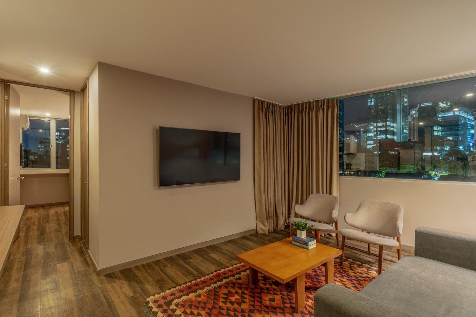 Sites Hotel Medellín Exteriér fotografie A living room in a modern apartment