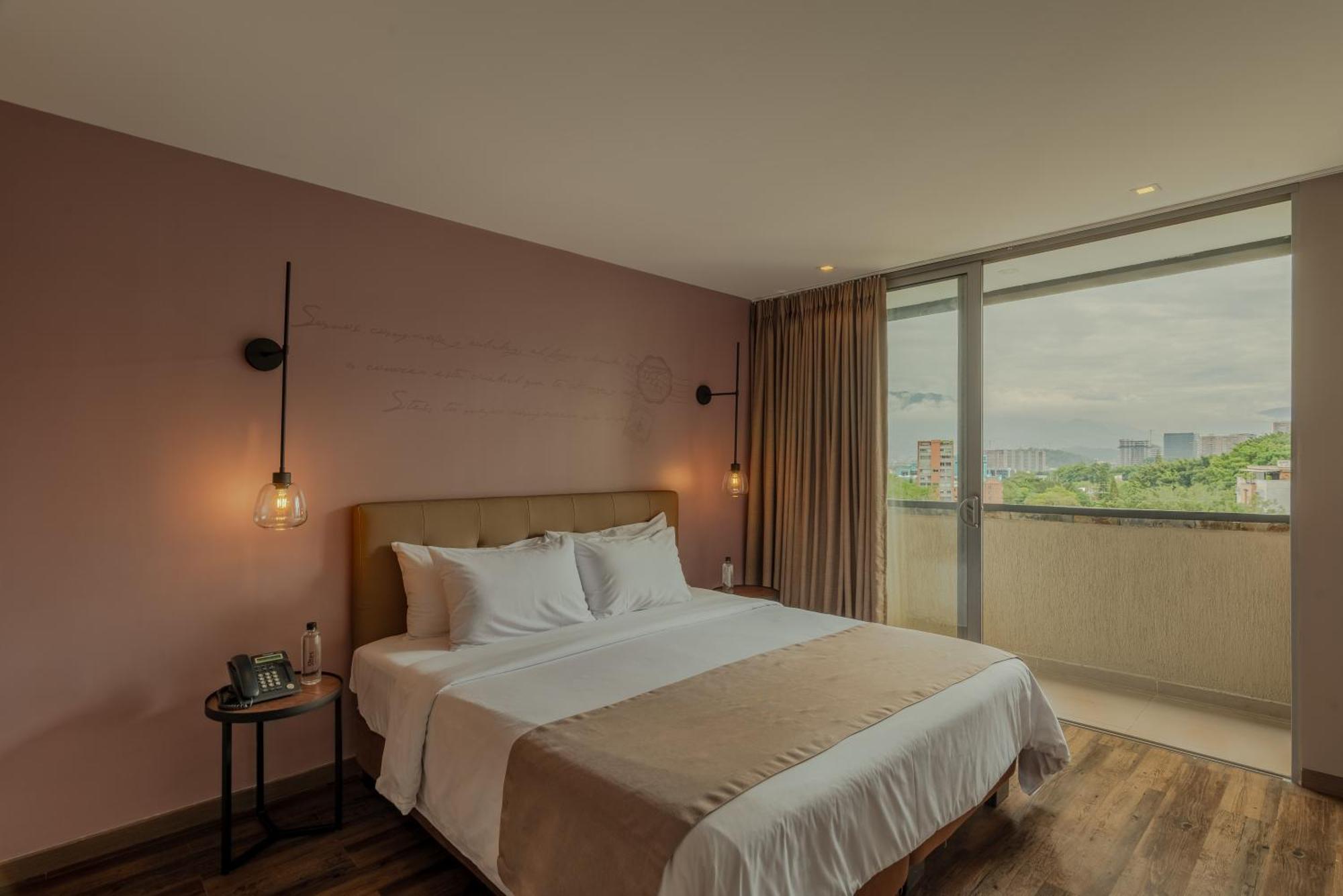 Sites Hotel Medellín Exteriér fotografie A bedroom at the hotel