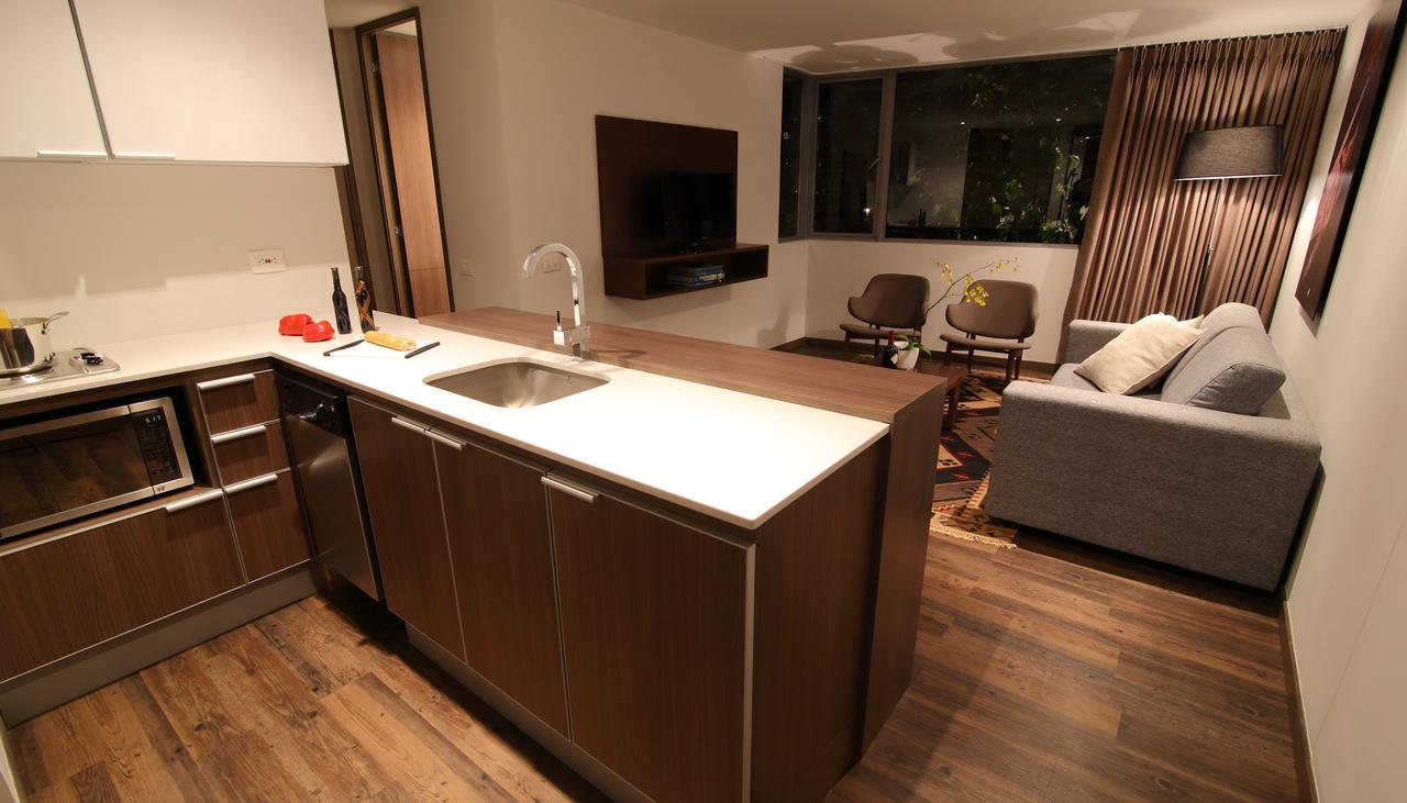 Sites Hotel Medellín Exteriér fotografie A modern open-plan kitchen