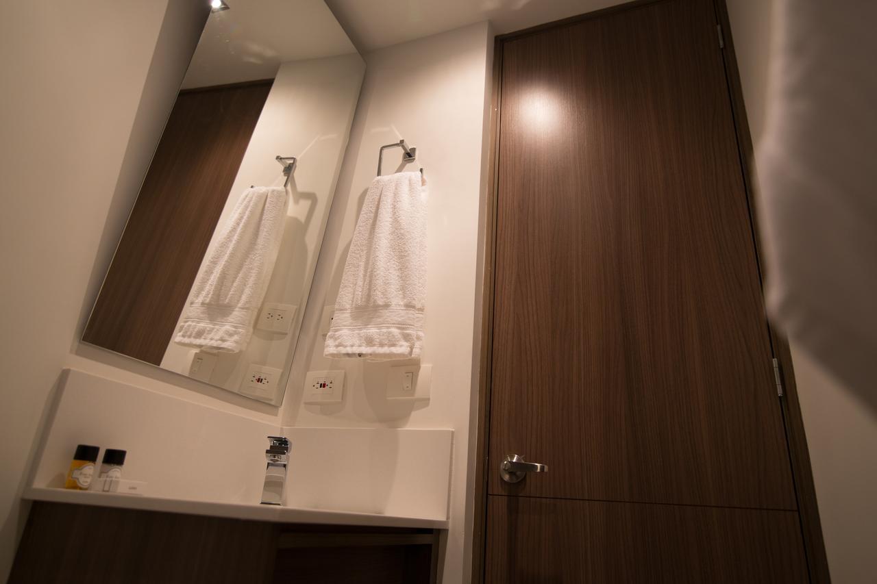 Sites Hotel Medellín Exteriér fotografie A bathroom in a capsule hotel
