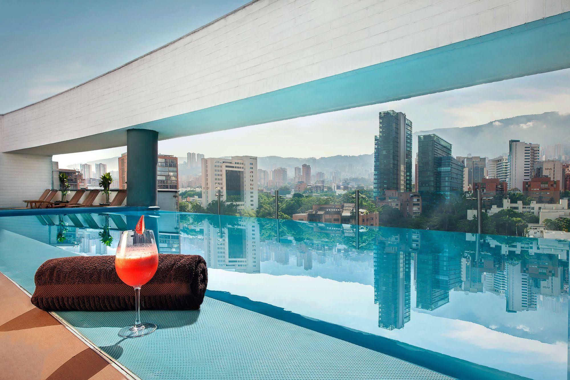 Sites Hotel Medellín Exteriér fotografie View from the rooftop pool