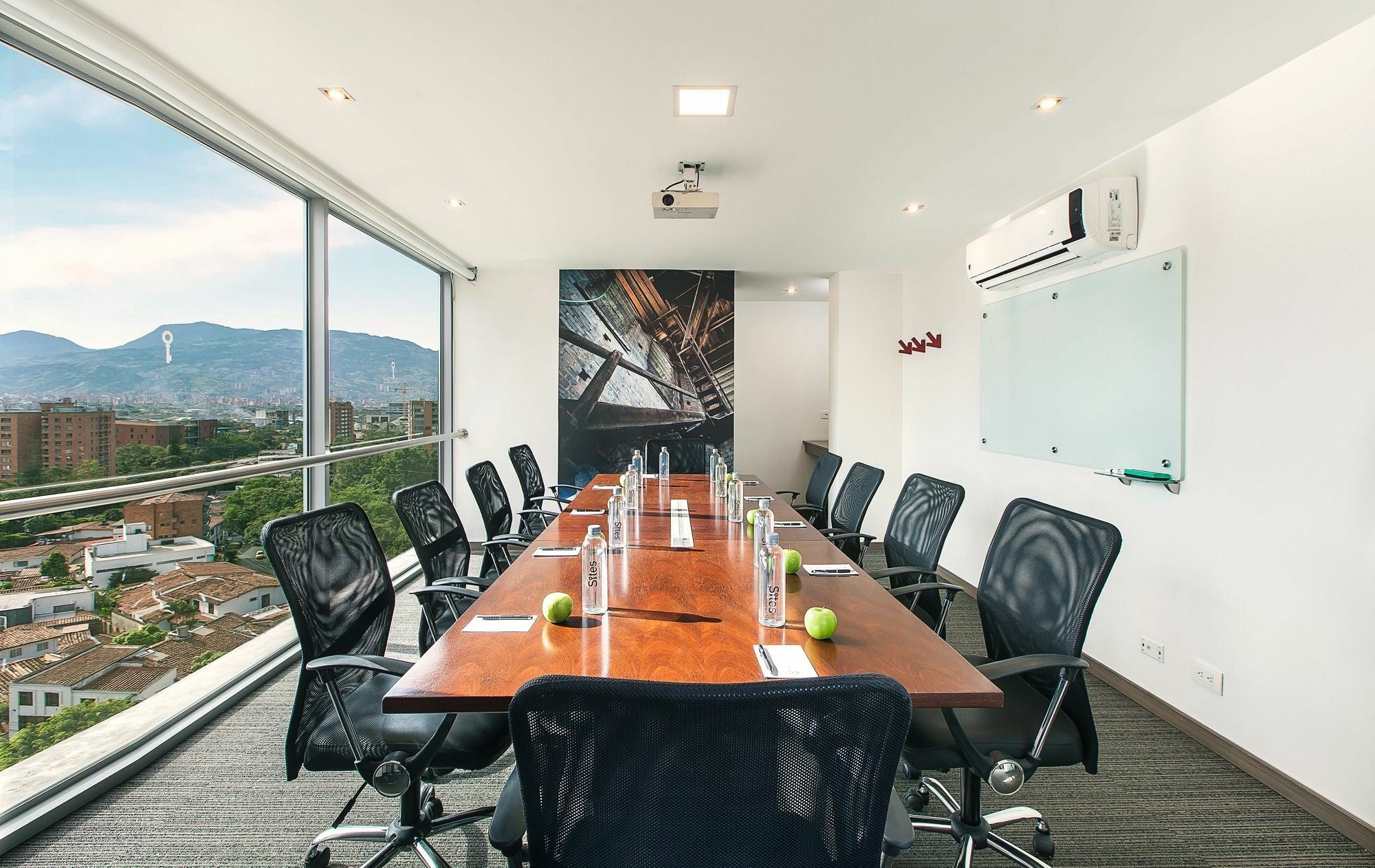 Sites Hotel Medellín Exteriér fotografie Meeting room at the hotel