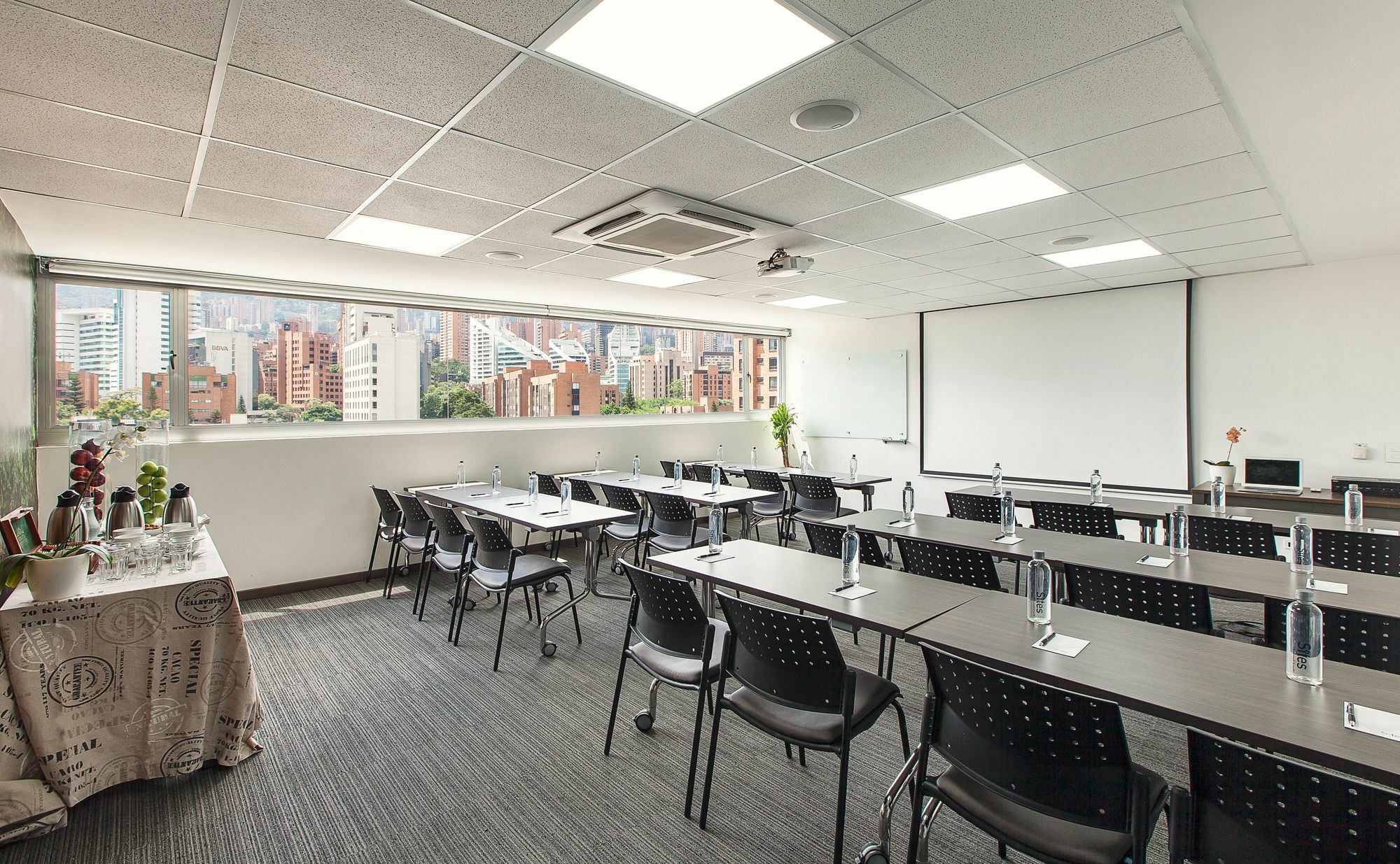 Sites Hotel Medellín Exteriér fotografie Meeting room at the hotel
